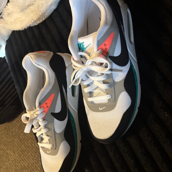 Women’s air max - Picture 1 of 5